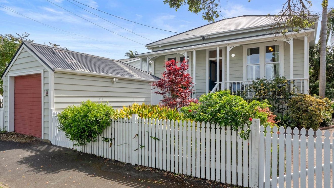 13 William Bond Street, Stanley Point, Auckland - Carousel 1