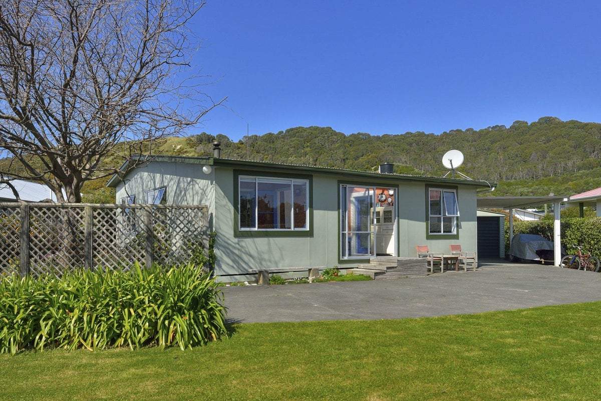 53 Fortescue Street, MAHIA, NUHAKA - Carousel 1
