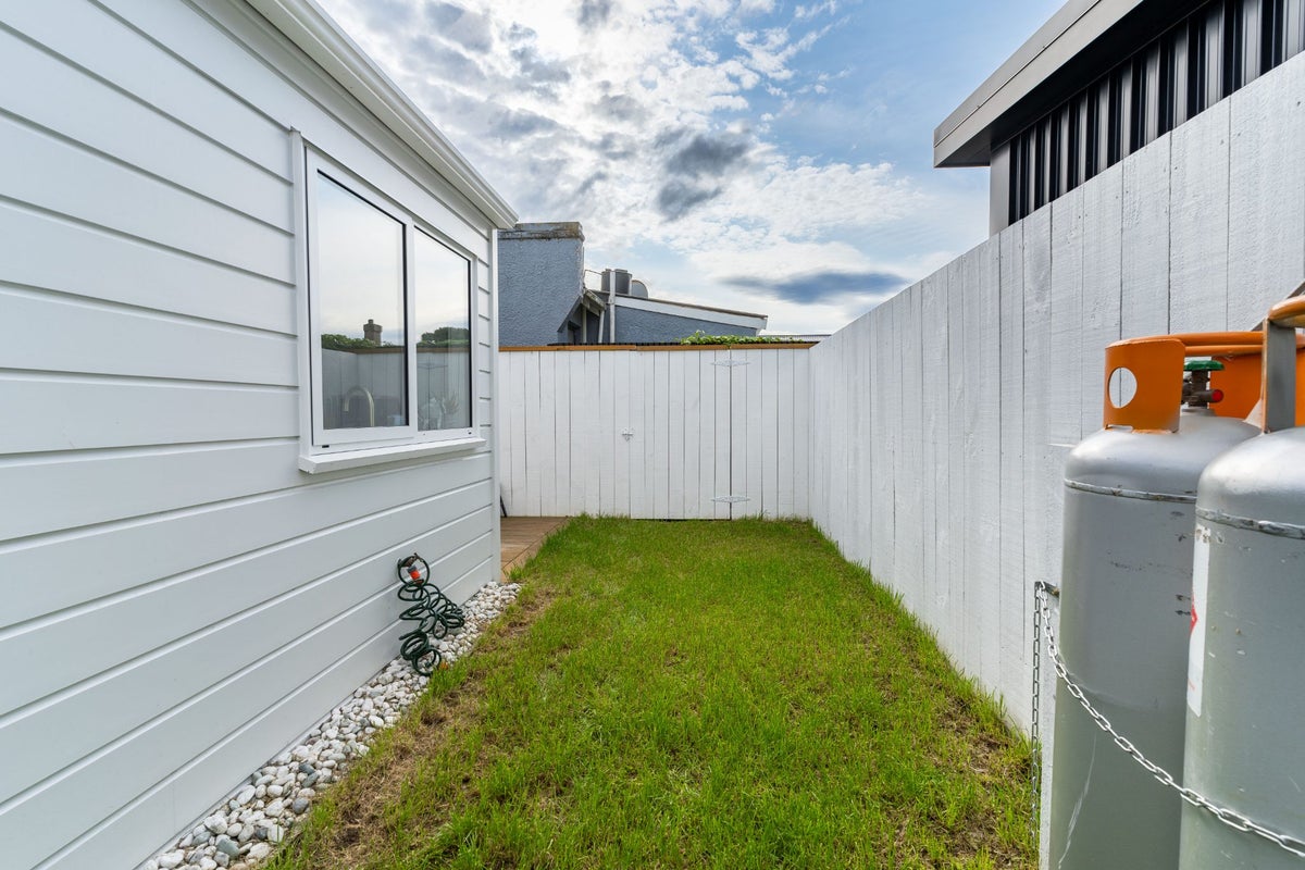 8 Cashel Street, South Dunedin, Dunedin - Carousel 27