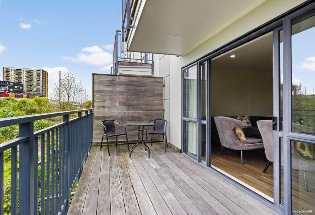 10/6 Ambrico Place, New Lynn, Auckland - Carousel 2