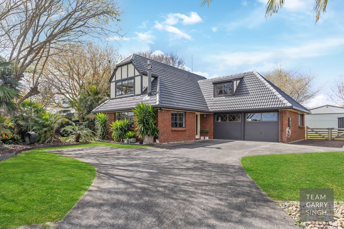 24 Donzella Place, Conifer Grove, Takanini - Carousel 1