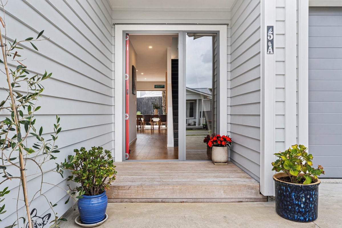 5A Rhodes Avenue, Mount Albert, Auckland - Carousel 2