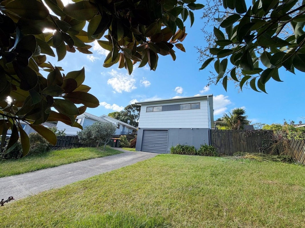 13 Jenanne Place, Totara Vale, Auckland - Carousel 1