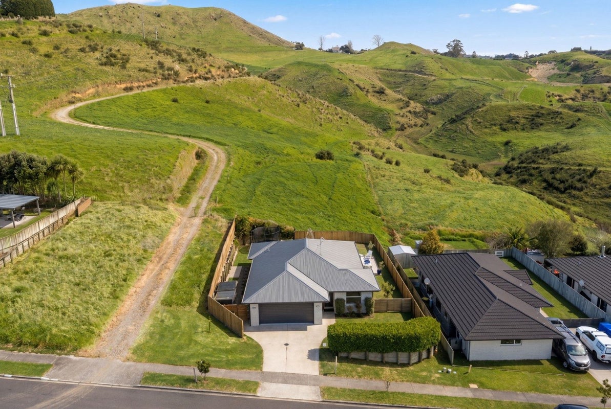 244 Ballintoy Park Drive, Welcome Bay, Tauranga - Carousel 21