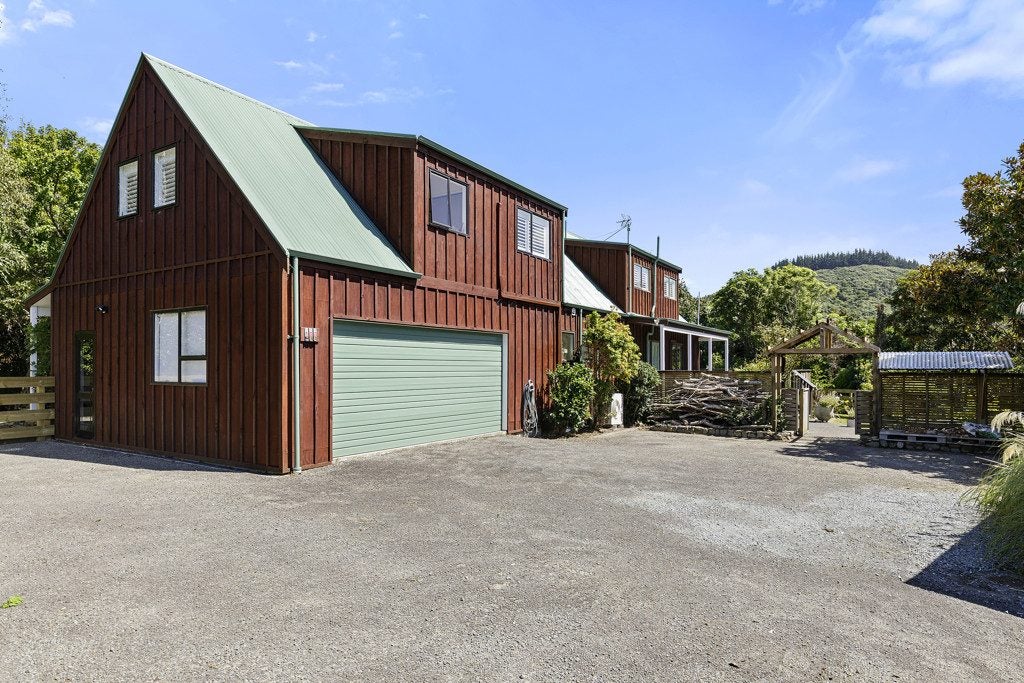 100 Emerald Hill Drive, Birchville, Upper Hutt - Carousel 2