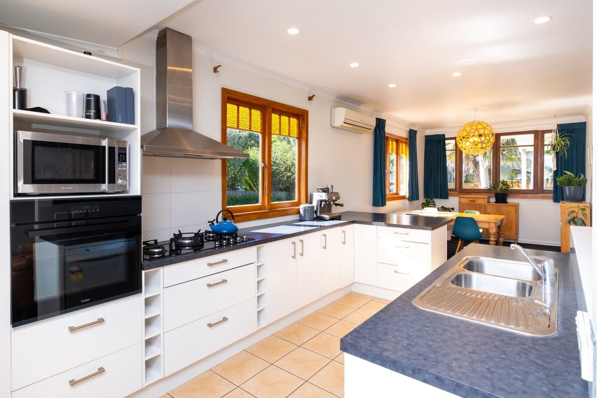 7 Gow Avenue, Haumoana, Haumoana - Carousel 2