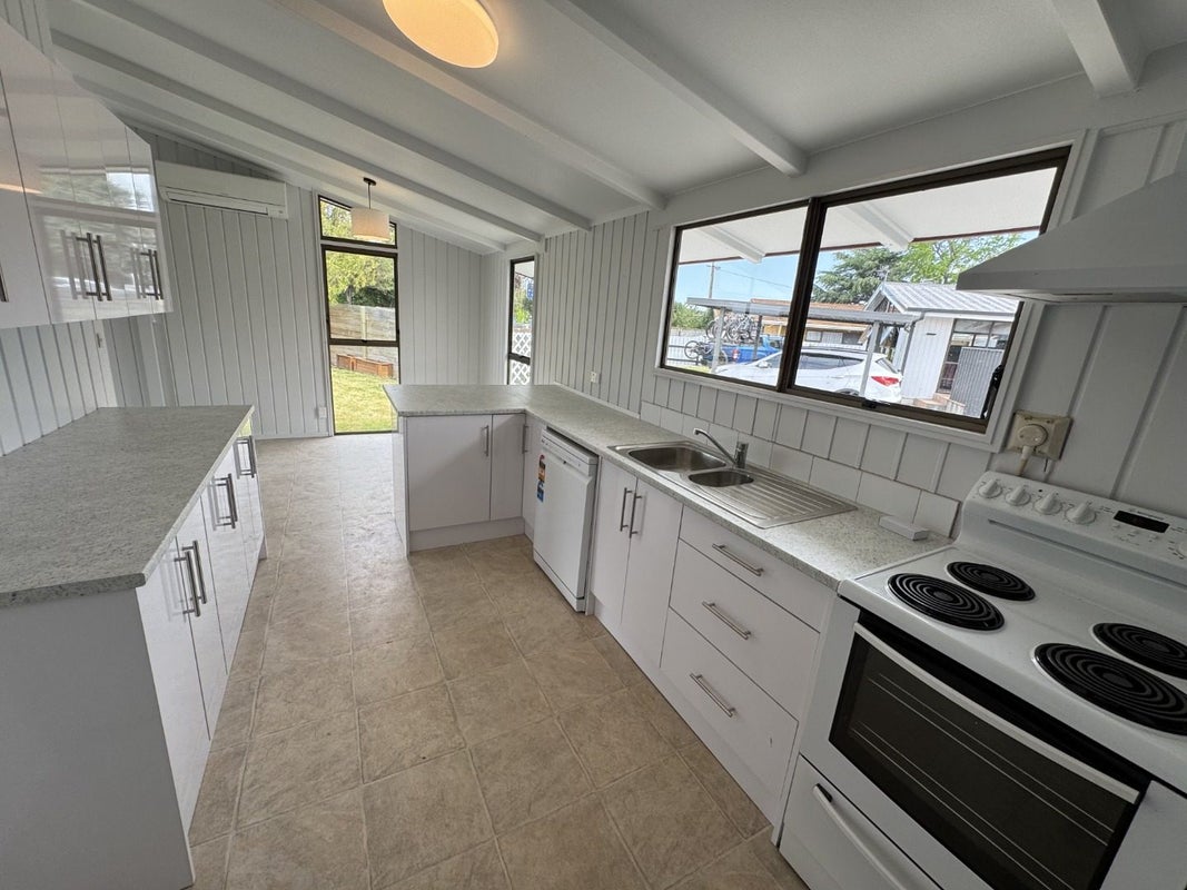 195 Gloucester Street, Taradale, Napier - Carousel 2