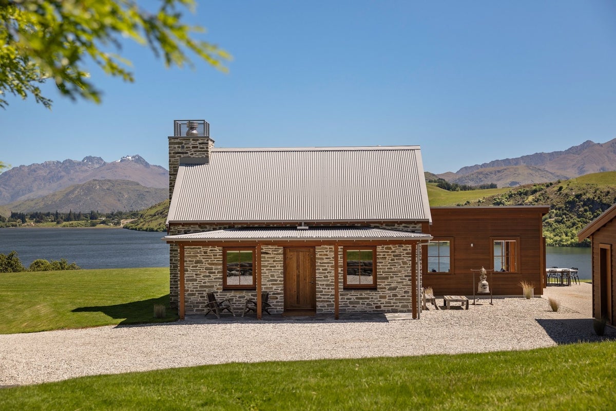 17 Wilding Road, Queenstown - Carousel 1