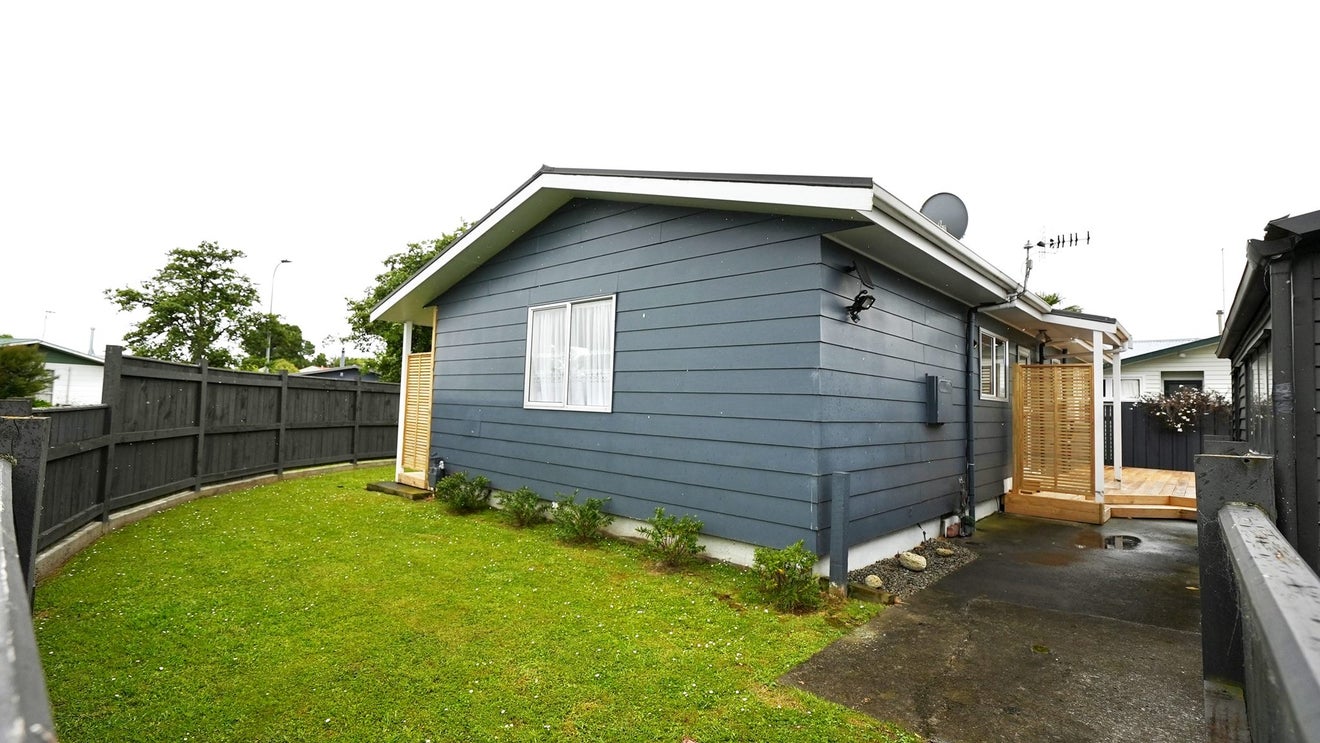 29 Acacia Street, Kelvin Grove, Palmerston North - Carousel 2