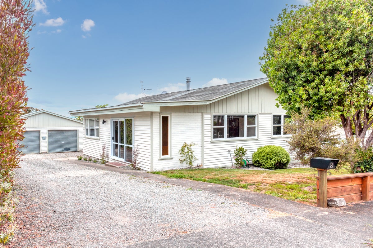 8 Puriri Crescent, Lansdowne, Masterton - Carousel 1