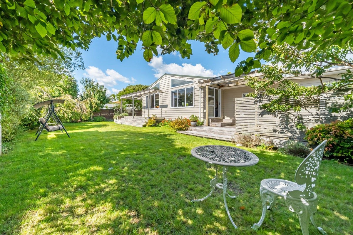 30 Longfellow Street, Trentham, Upper Hutt - Carousel 1