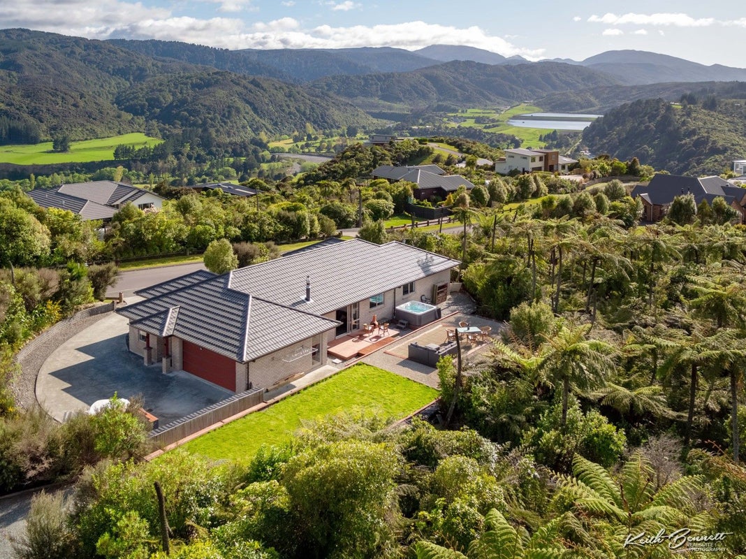 63 Mount Marua Way, Timberlea, Upper Hutt - Carousel 1