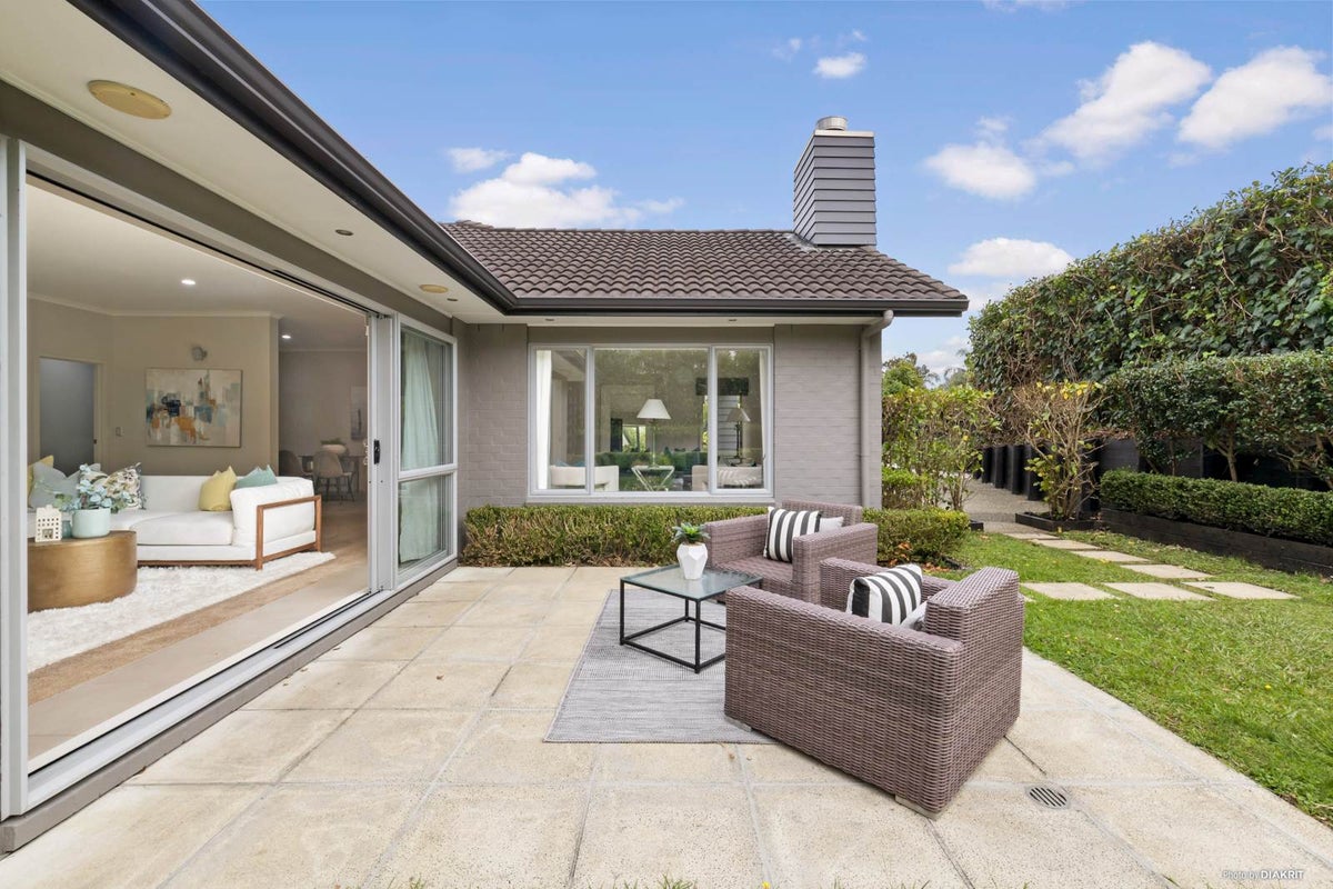 1B Gracechurch Drive, Flat Bush, Auckland - Carousel 2