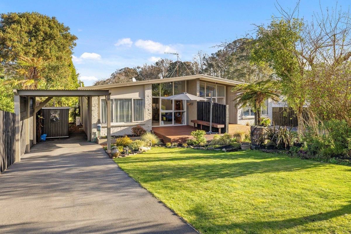 97B Kawaha Point Road, Kawaha Point, Rotorua, Bay Of Plenty - Carousel 1