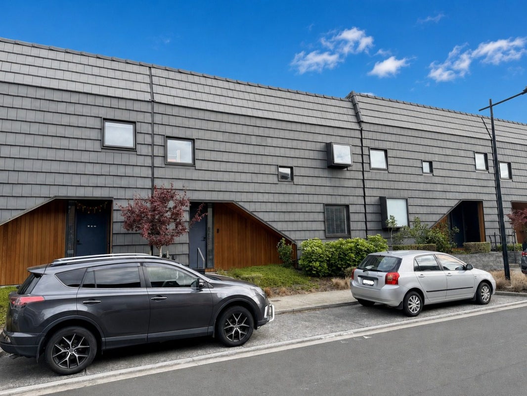 8 Kotuitui Street, Manukau, Auckland - Carousel 1