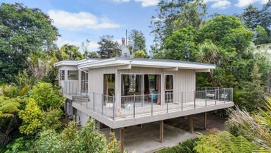 656 South Titirangi Road, Titirangi, Auckland - Carousel 1