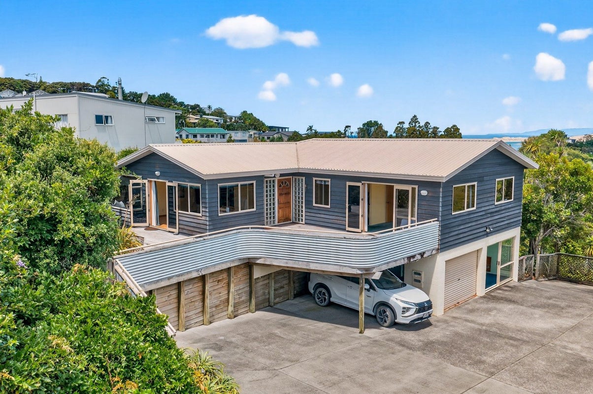 48 Cullen Street, Mangawhai Heads, Mangawhai - Carousel 1