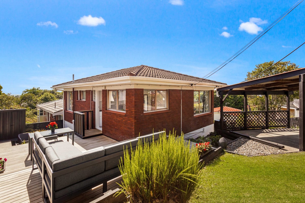 1/8 Phillipa Place, Browns Bay, Auckland - Carousel 1