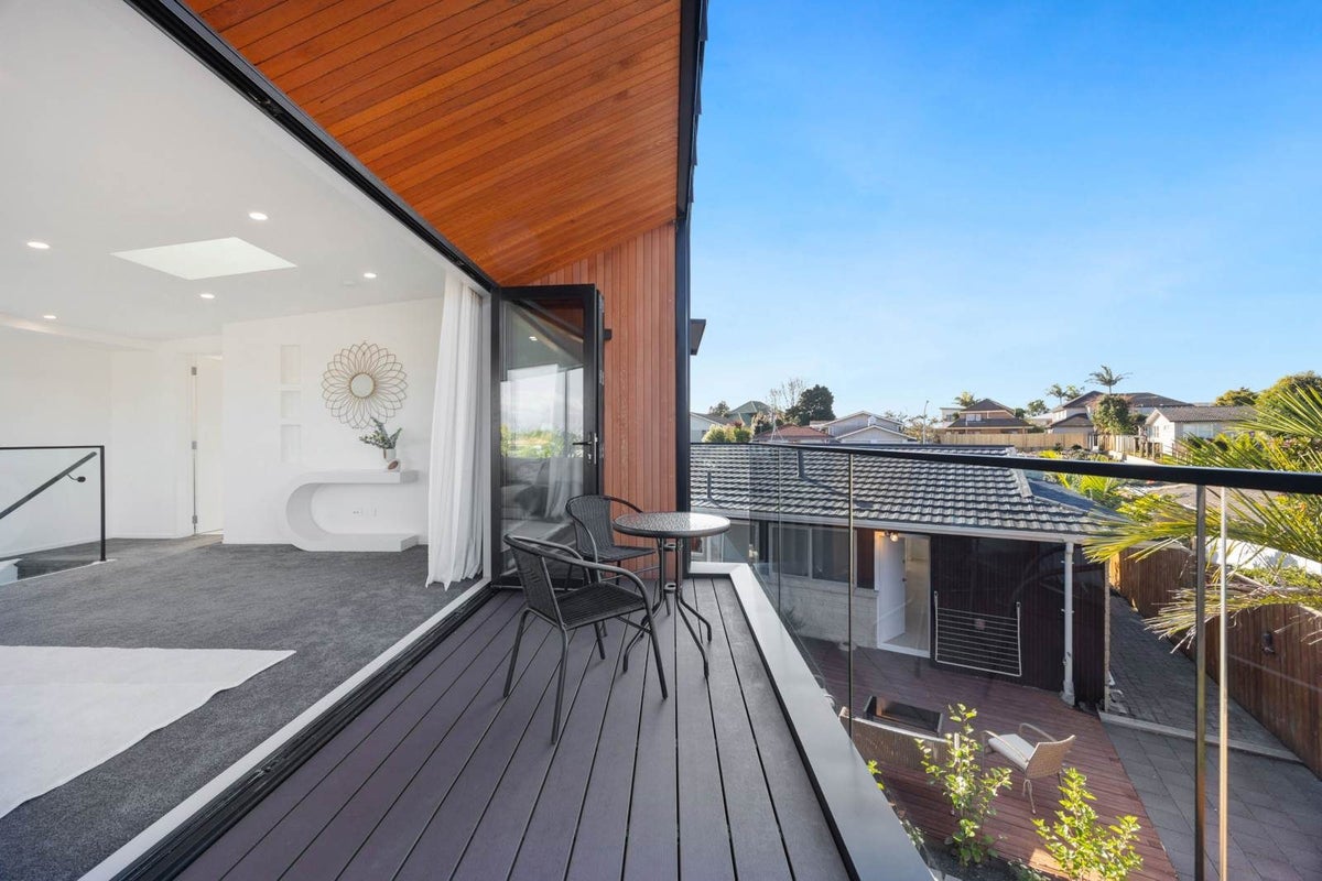 16 & 16A Maugham Drive, Bucklands Beach, Manukau City, Auckland - Carousel 39