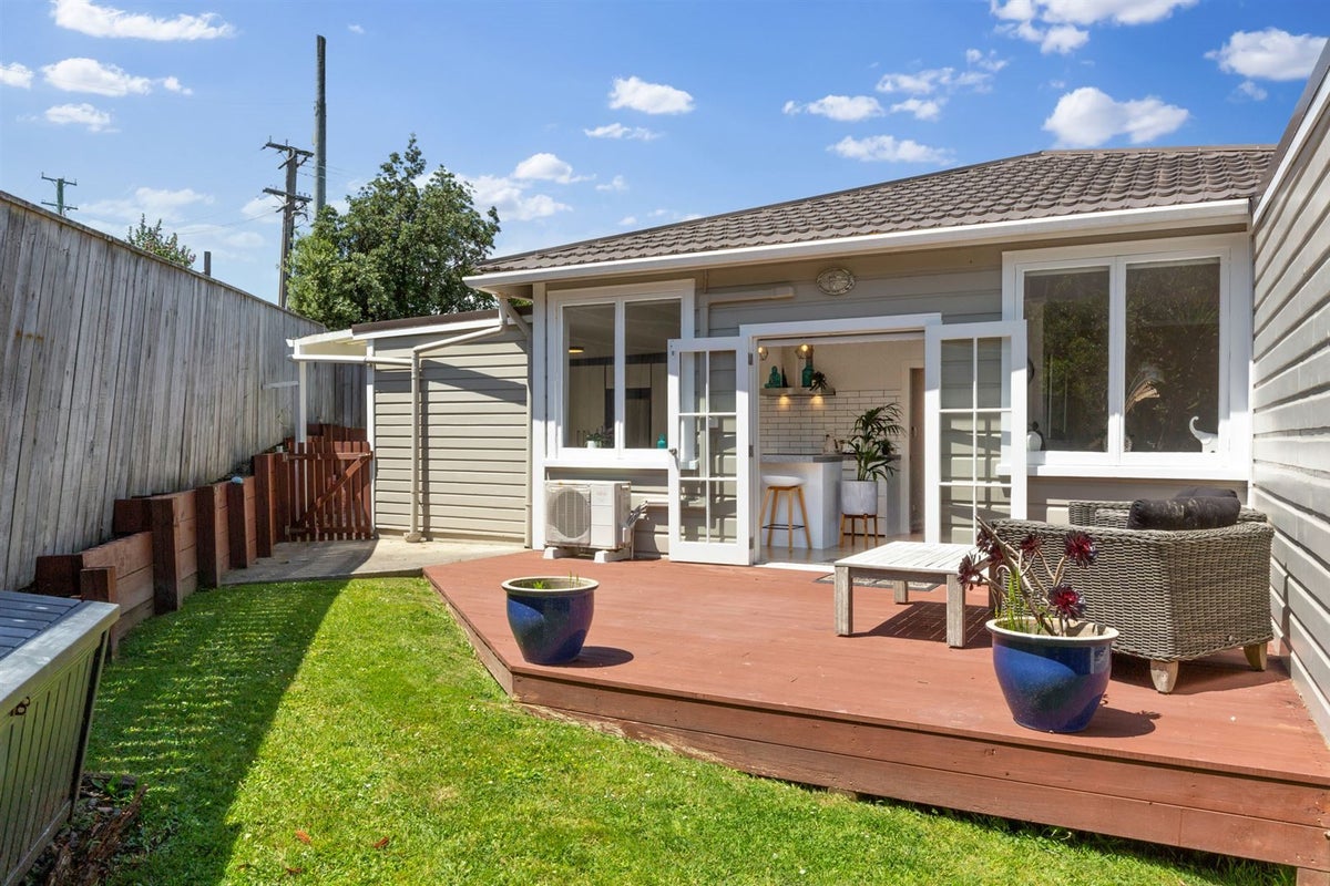 21 Richard Street, Titahi Bay, Porirua - Carousel 1
