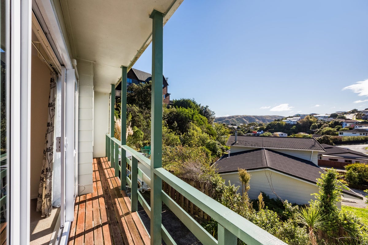 10B Yarrow Place, Papakowhai, Porirua - Carousel 2