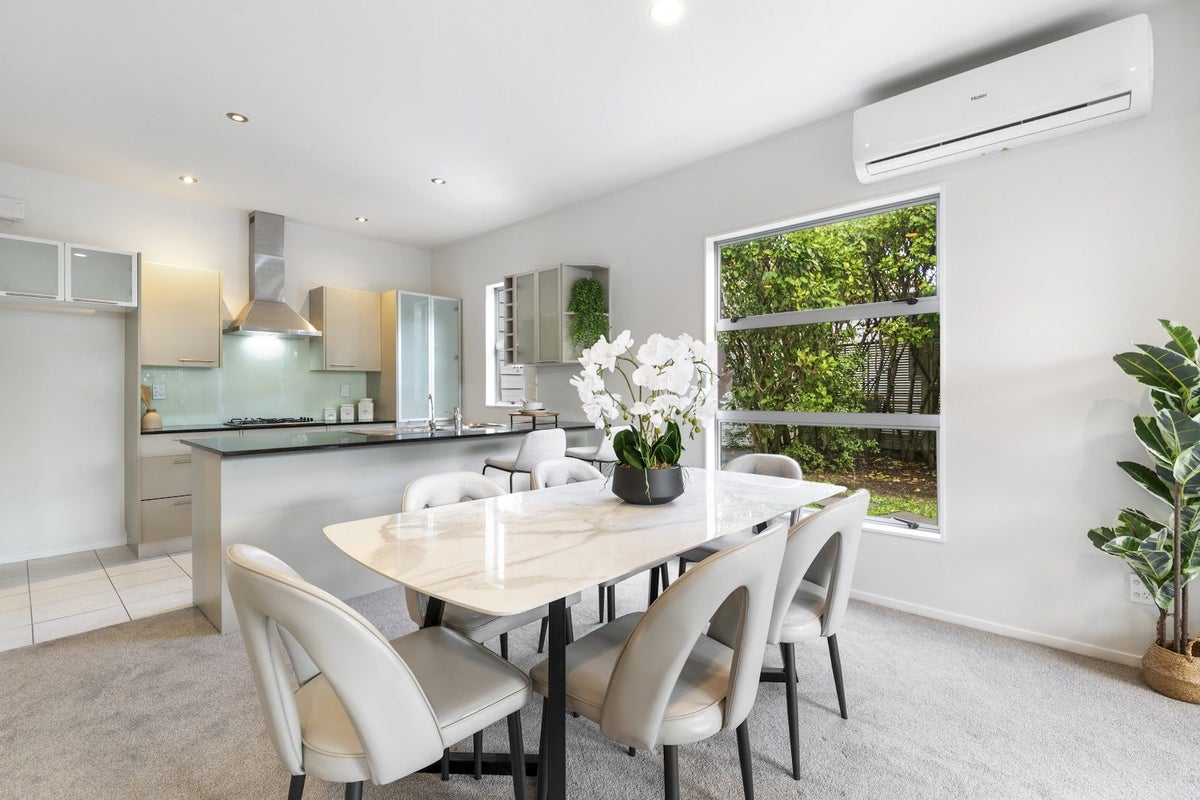 5/40 Scarlet Oak Drive, Schnapper Rock, Auckland - Carousel 2