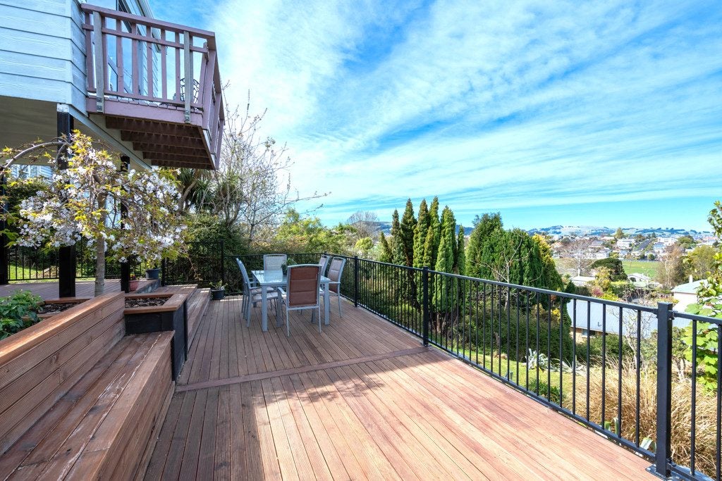 48 Prospect Bank, Wakari, Dunedin - Carousel 1