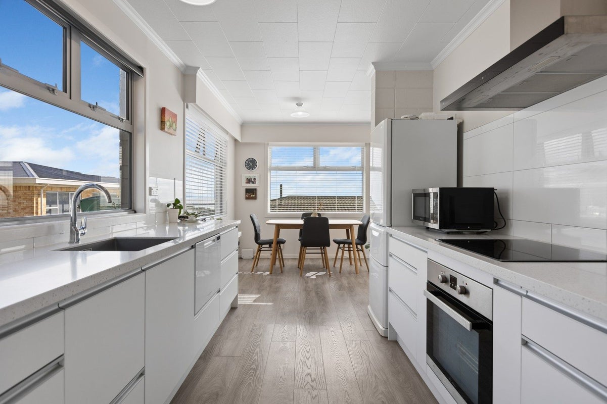 2/14 SOUTH Road, Moturoa, NEW PLYMOUTH - Carousel 2