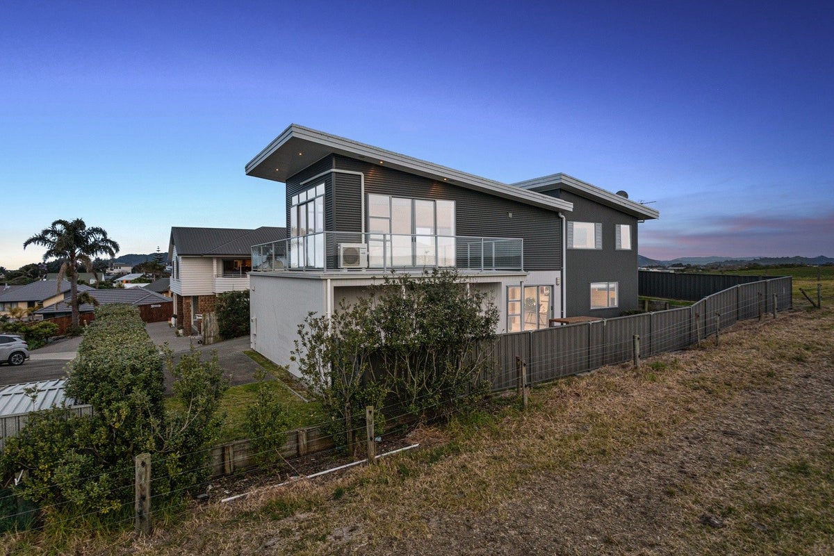 3 Omega Place, Coastlands, Whakatane - Carousel 1