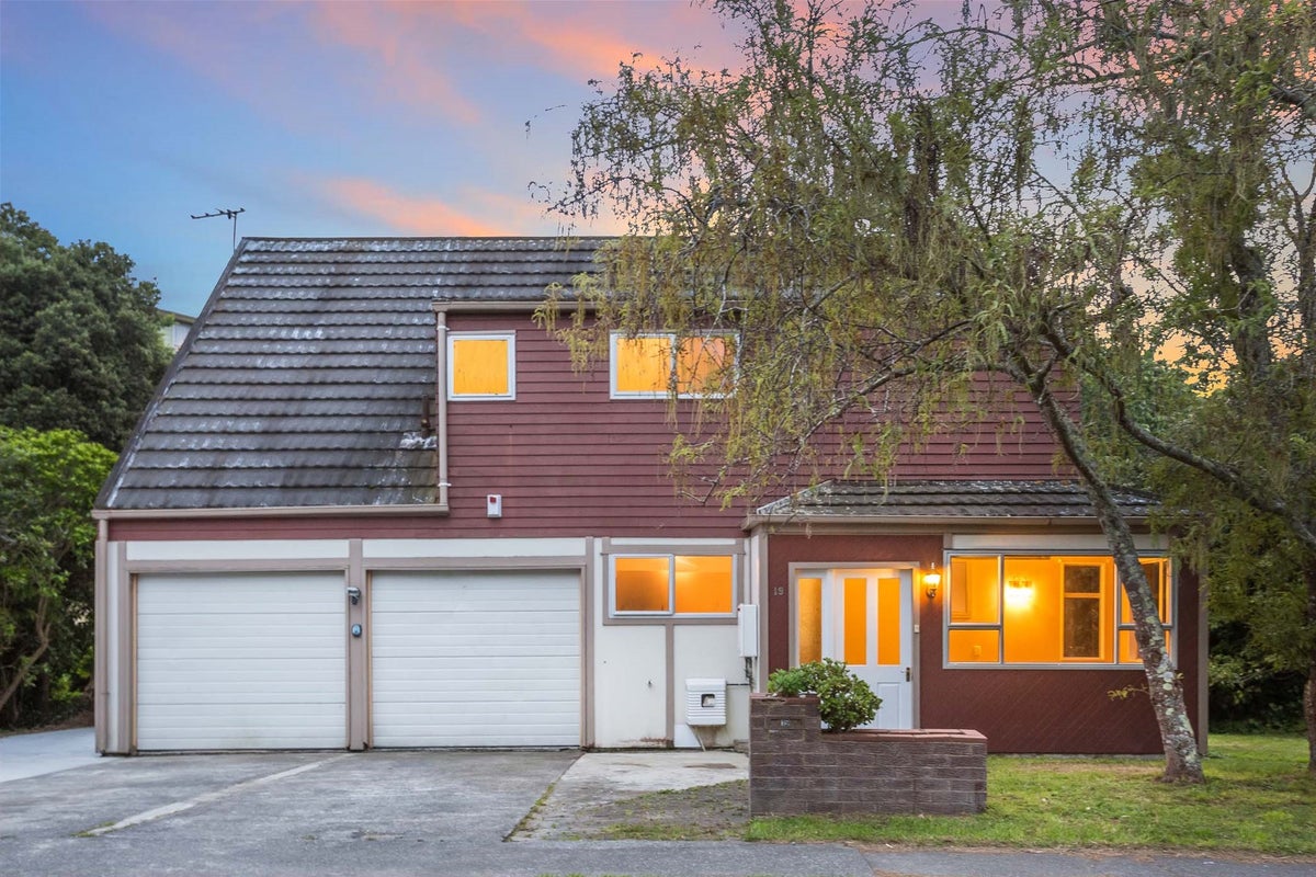 19 Solander Place, Whitby, Porirua - Carousel 1