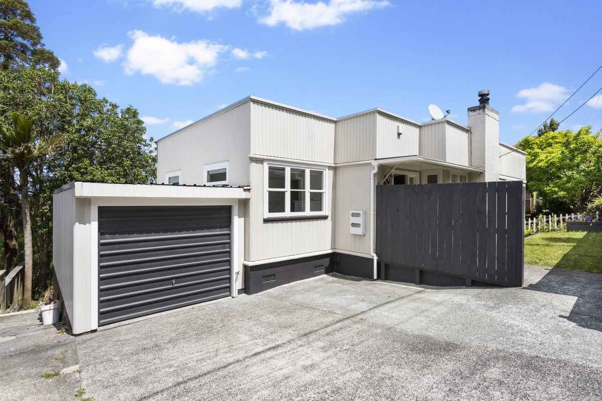 234 Godley Road, Titirangi, Auckland - Carousel 2