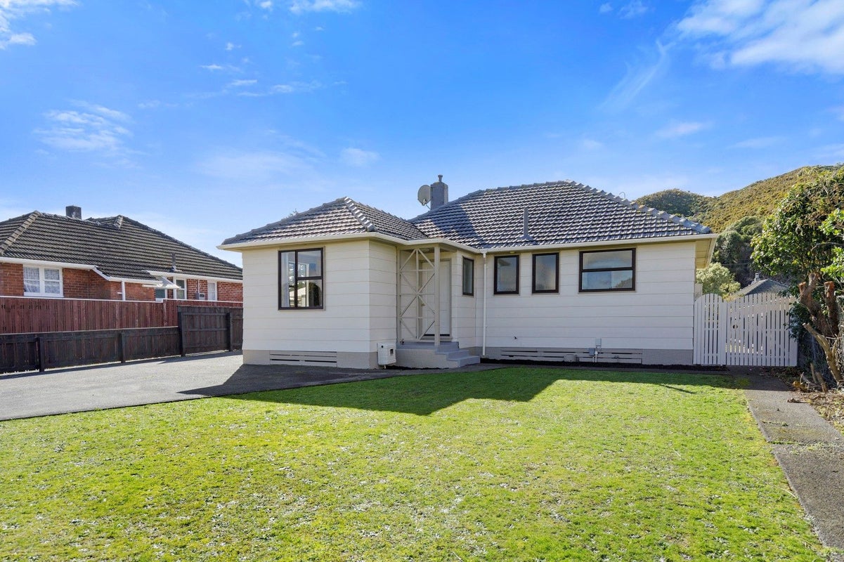 104 Hewer Crescent, Naenae, Lower Hutt - Carousel 1