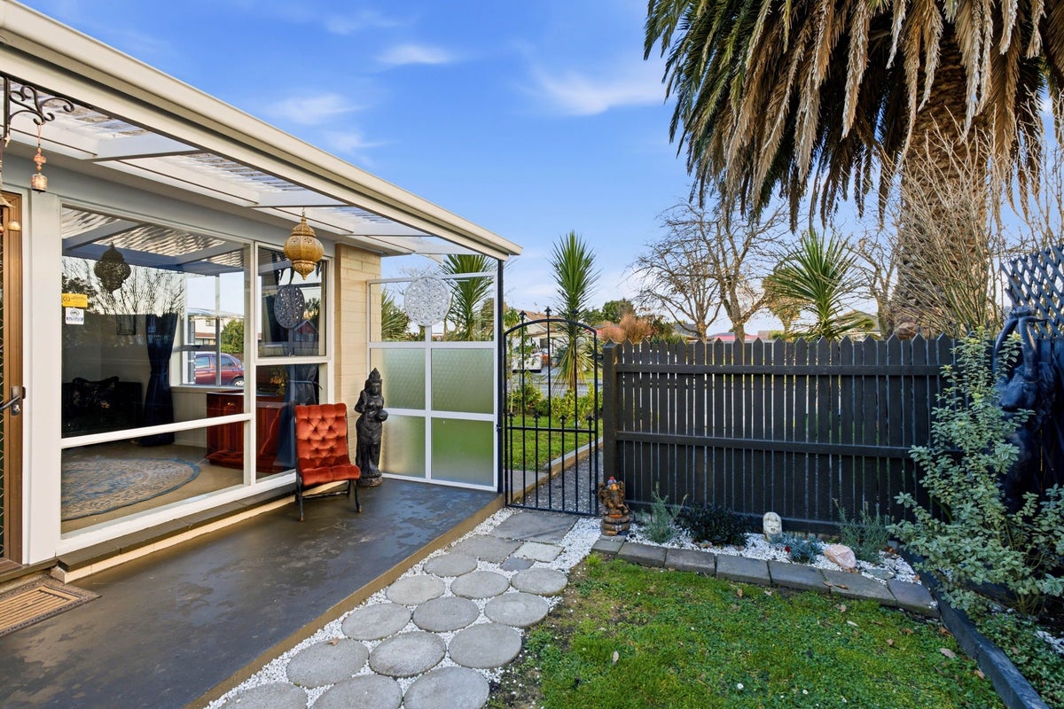 2/2 Lomax Place, Islington, Christchurch - Carousel 2