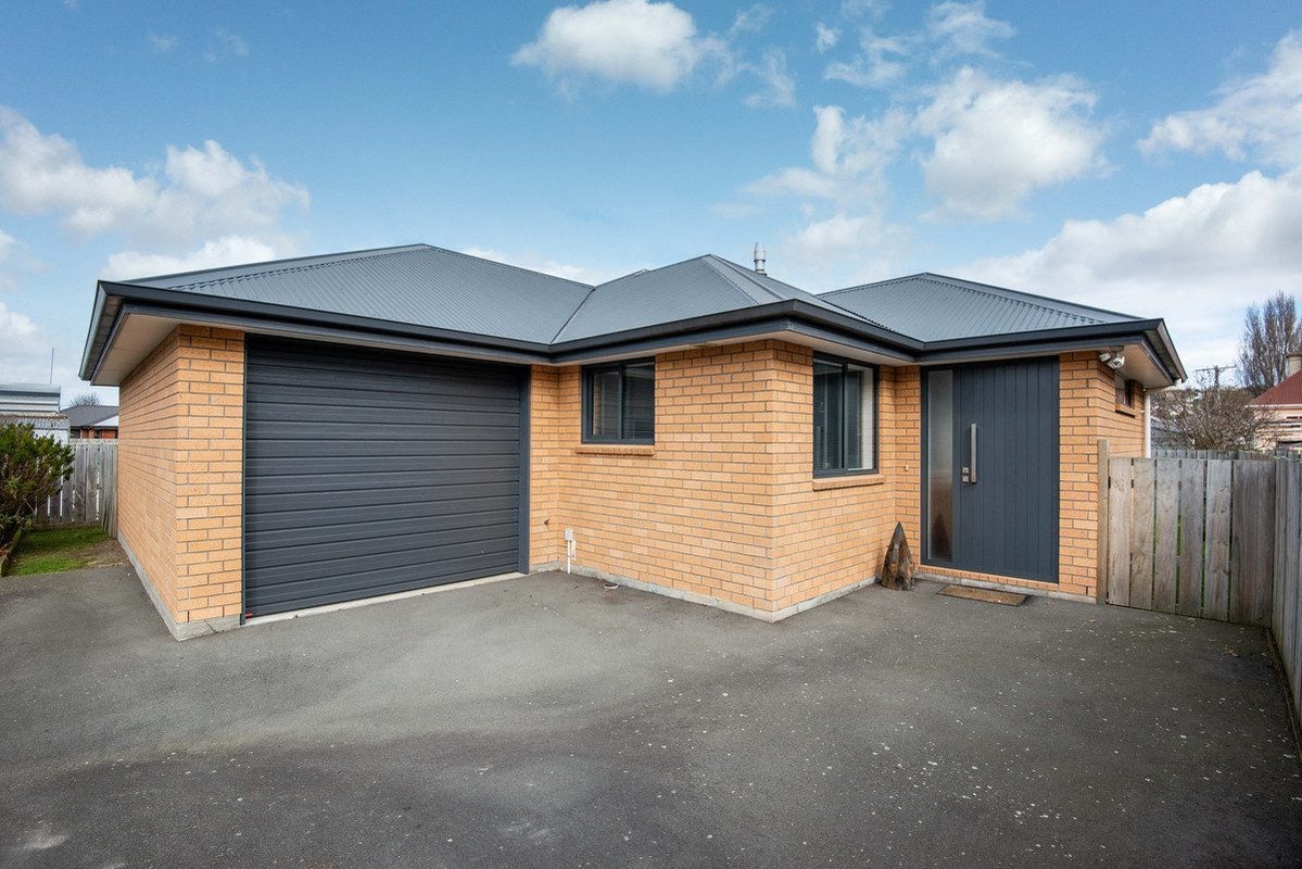 25A Law Street, Caversham, Dunedin - Carousel 1