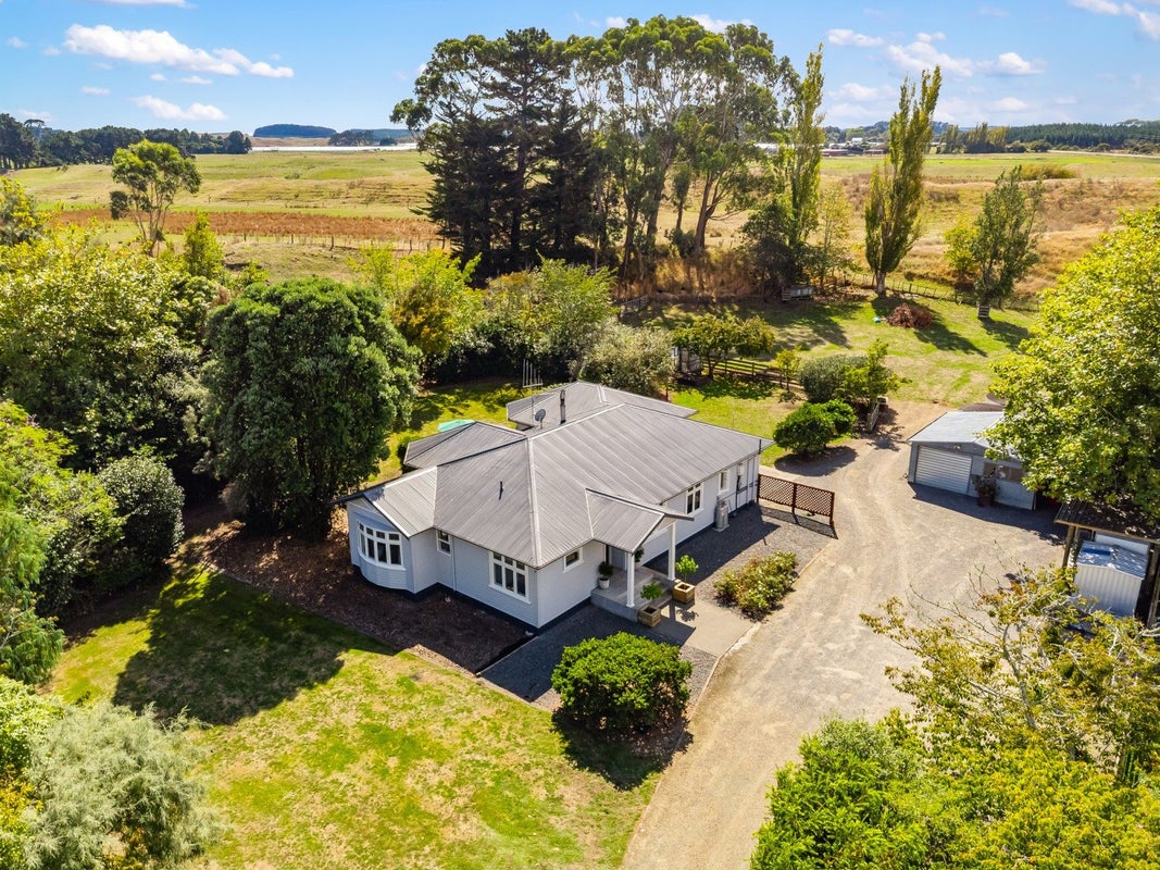 42 Waitarere Beach Road, Waitarere, Levin - Carousel 1