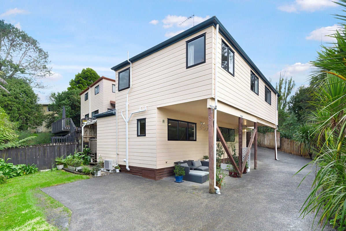 45 Holmes Drive South, Massey, Auckland - Carousel 1