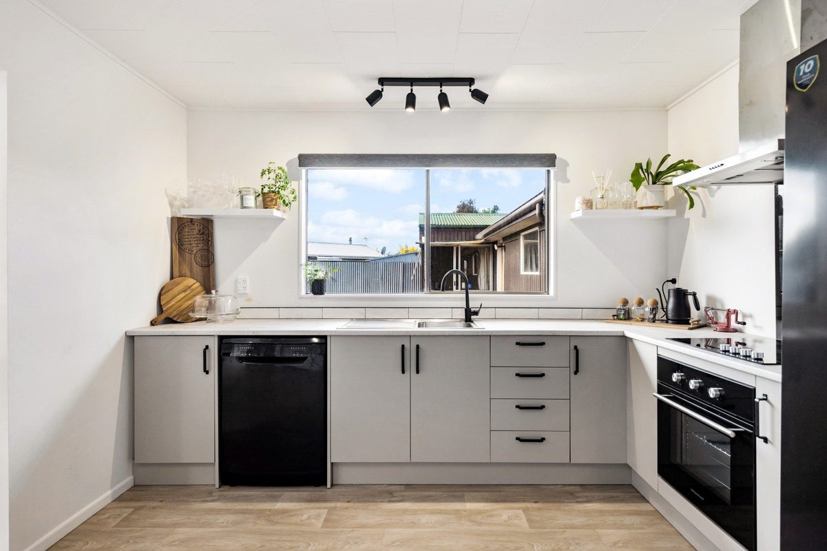 186 Flaxmere Avenue, Flaxmere, Hastings - Carousel 2