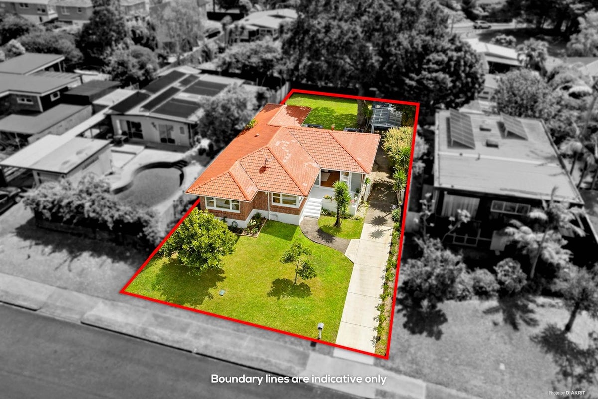 16 Kahurangi Place, Hill Park, Manukau City, Auckland - Carousel 1
