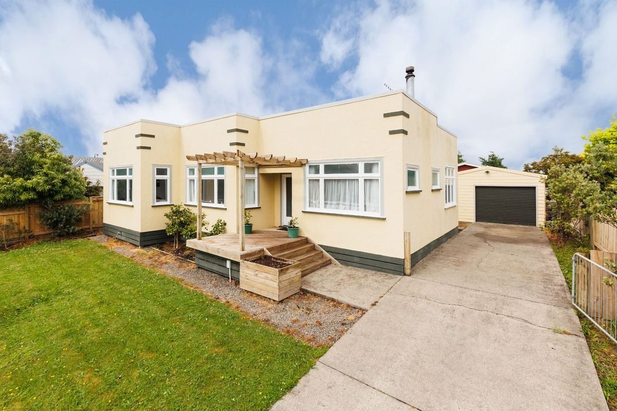 77 Hillcrest Drive, Kelvin Grove, Palmerston North - Carousel 1
