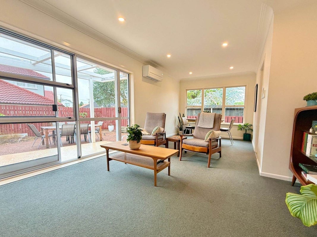 3/2 Fearon Avenue, Three Kings, Auckland - Carousel 2