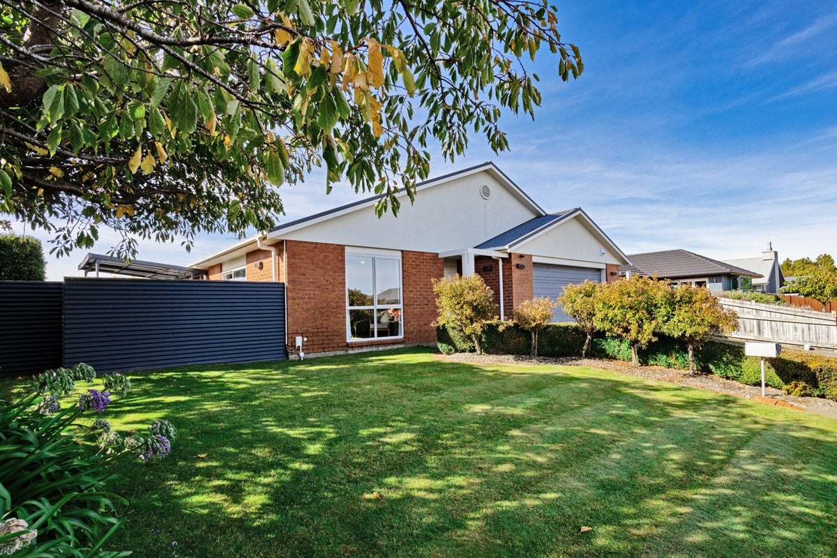 16 Hoffman Court, Waikiwi, Invercargill - Carousel 1