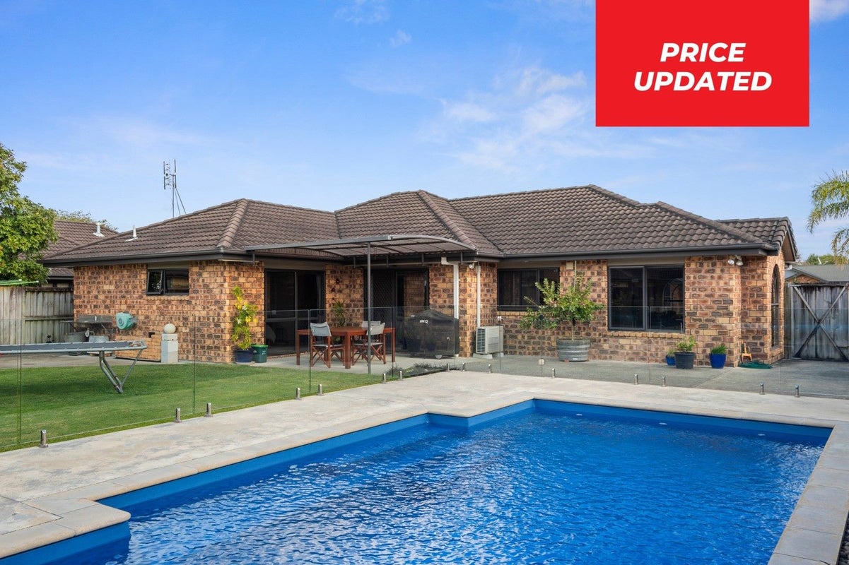 8 Whitford Place, Rototuna North, Hamilton - Carousel 1