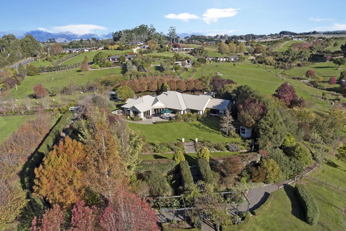 67 Westdale Road, Redwood Valley - Carousel 1
