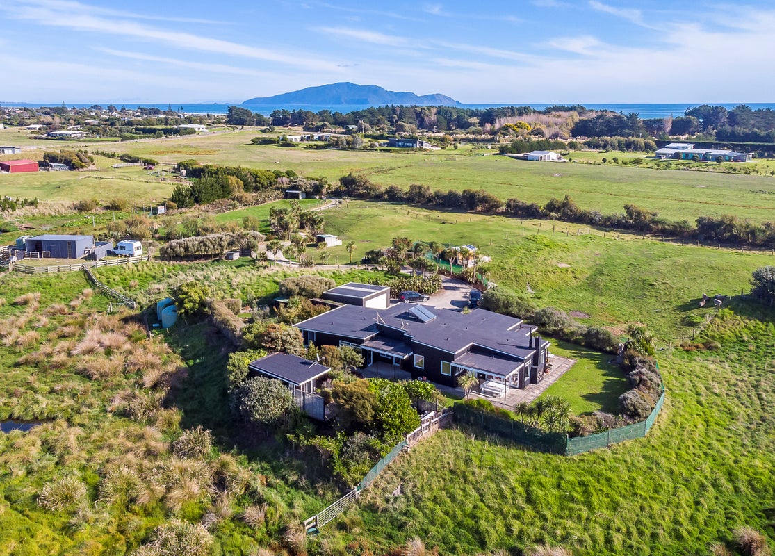 21 Sandown Road, Te Horo Beach - Carousel 1