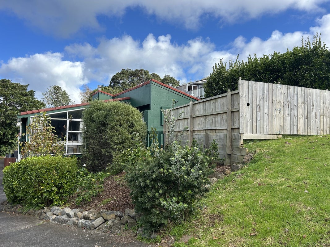1/135 Exmouth Road, Northcote, Auckland - Carousel 1