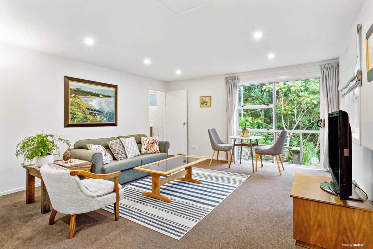 1/14 Dalmeny Close, Murrays Bay, Auckland - Carousel 1