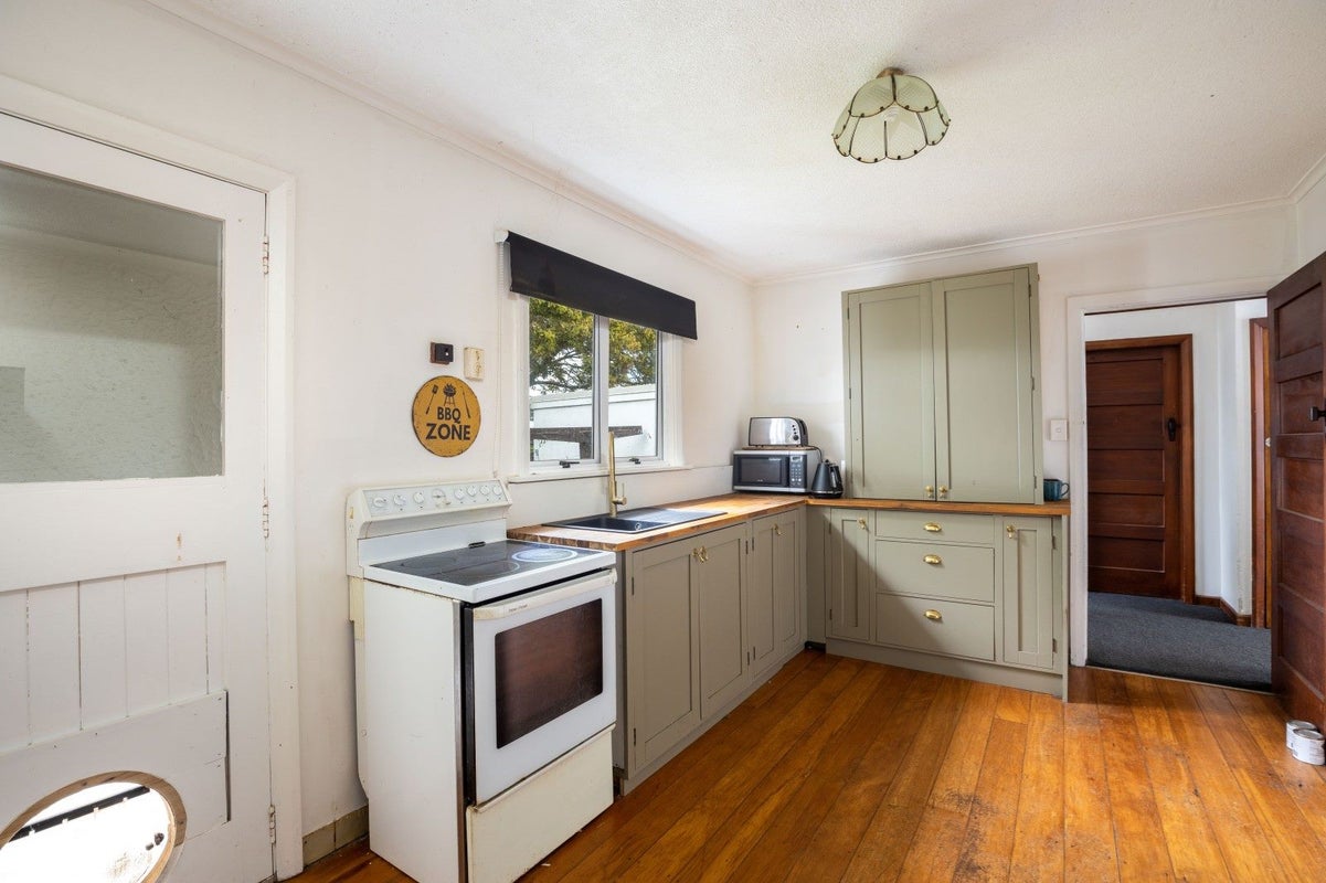 129 Govett Avenue, Frankleigh Park, New Plymouth - Carousel 2