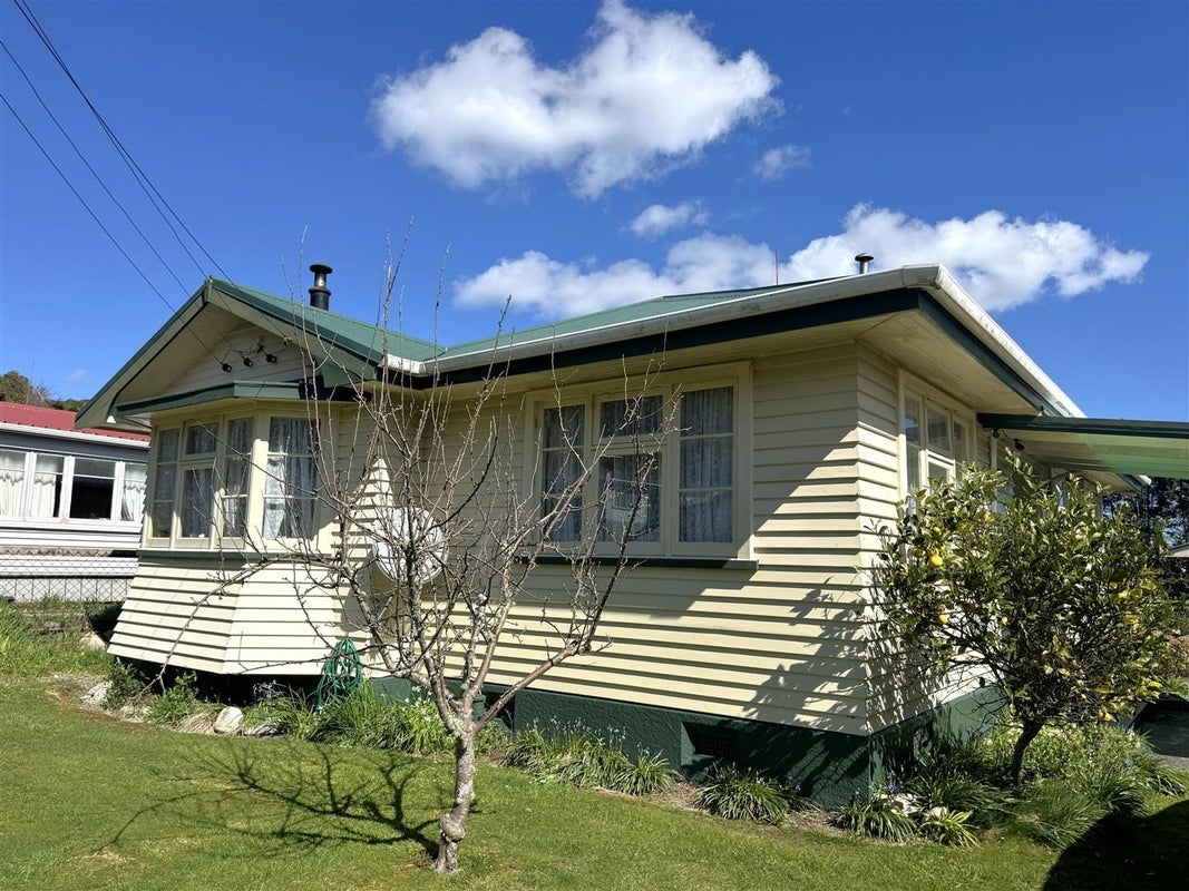 18 Ashmore Avenue, Cobden, Greymouth - Carousel 18