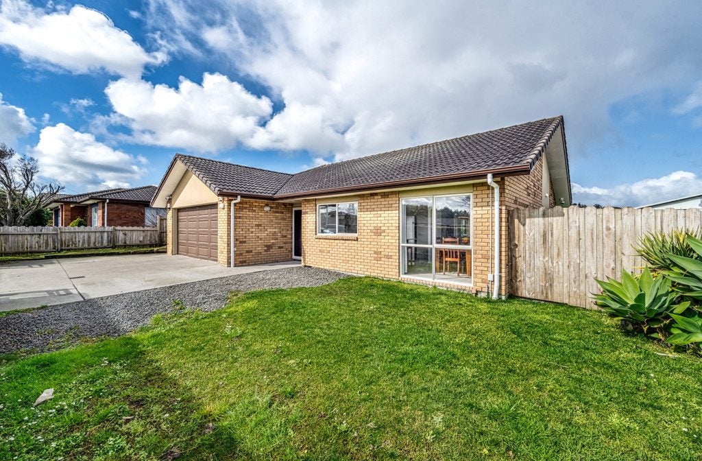 17 Carrick Glen Avenue, Flat Bush, Auckland - Carousel 2