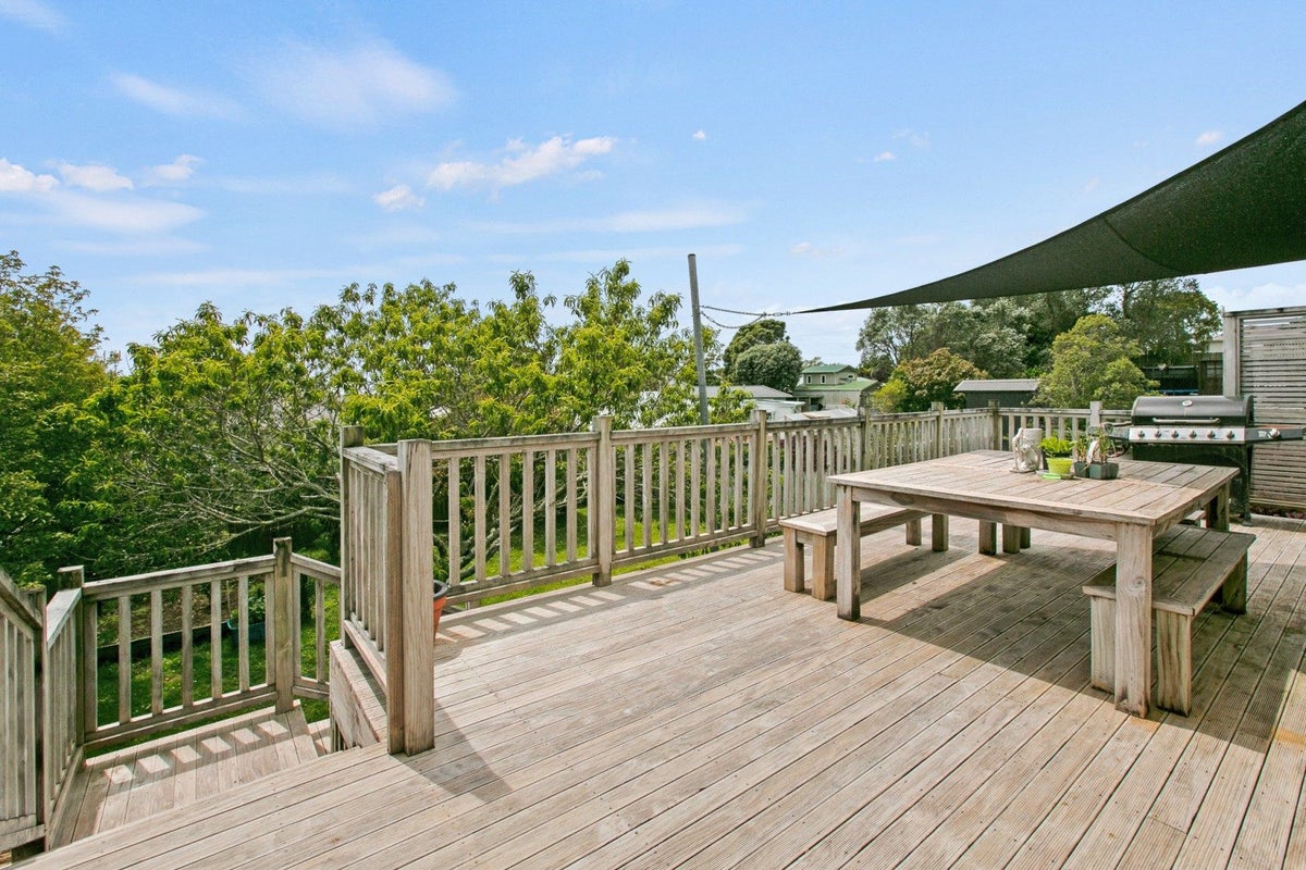 7 Clyde Street, Ferndale, New Plymouth - Carousel 1
